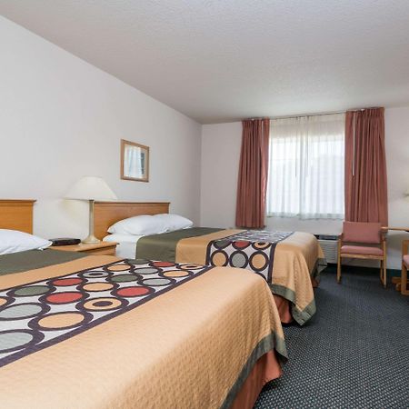 Super 8 By Wyndham Sheldon Hotel Exterior photo