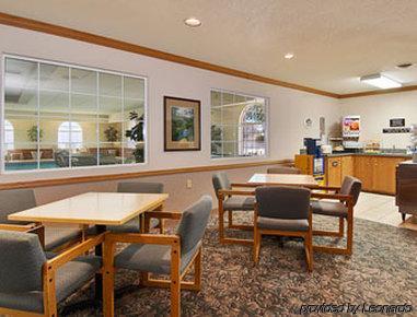 Super 8 By Wyndham Sheldon Hotel Restaurant photo