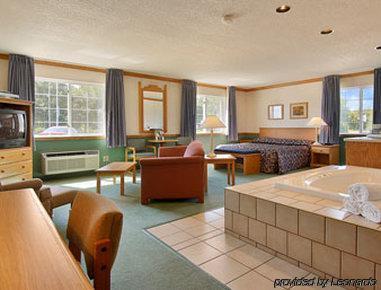 Super 8 By Wyndham Sheldon Hotel Interior photo